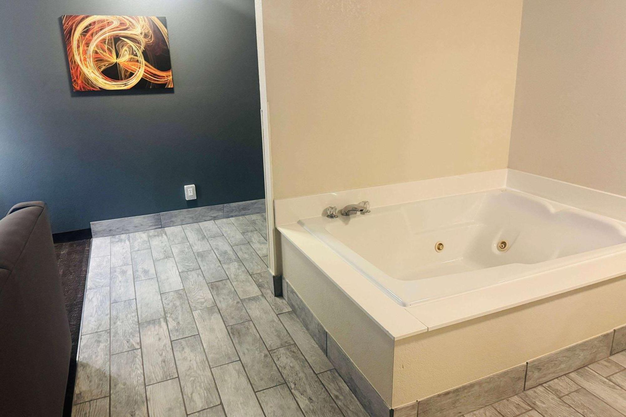 Baymont By Wyndham Il Hotel 3*